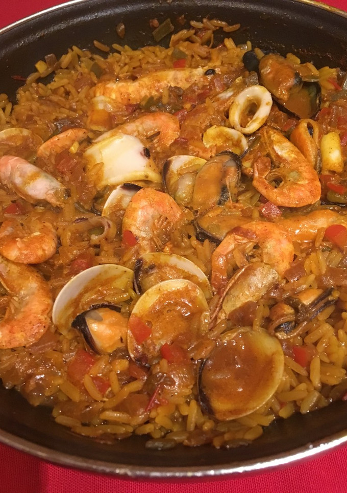 Una foto de Paella de marisco