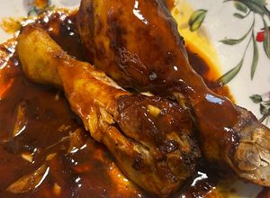 Foto di Cosce di pollo al forno con polvere di peperoni cruschi