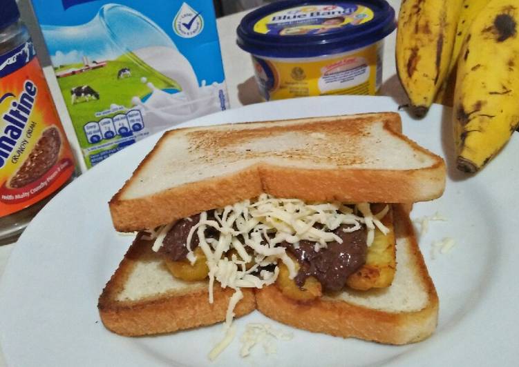 Banana 🍌 cheese choco crunchy sandwich