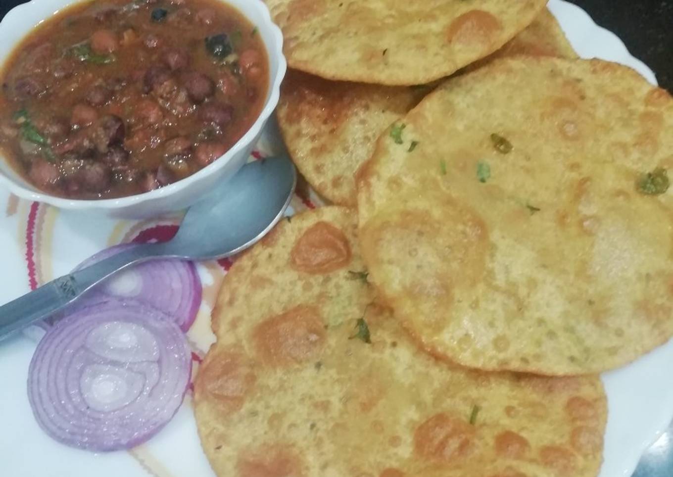 Aloo Palak Puri with Chana Masala jhor