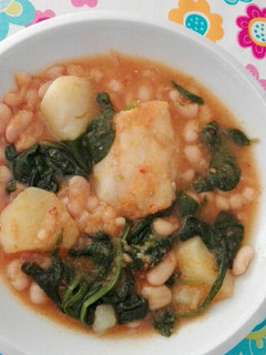 Una foto de Potaje de judías blancas secas con bacalao