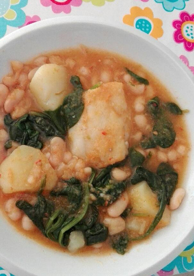 Una foto de Potaje de judías blancas secas con bacalao
