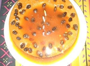 Una foto de Flan de vainilla y pasas