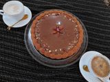 کیک نسکافه‌ای با سس نسکافه‌ای