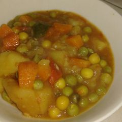A picture of Potato, green peas and carrots stew.