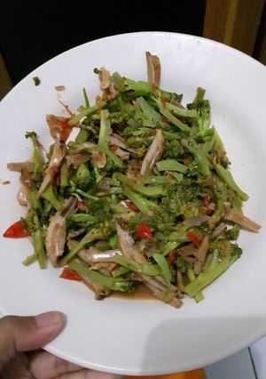 Foto resep Oseng brokoli campur ikan teri ala anak kost