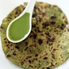A picture of Palak Paratha.