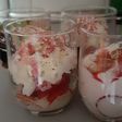 Fresas con leche condensada y nata