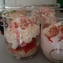 Foto principal de Fresas con leche condensada y nata