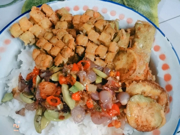 Cara Gampang Membuat Resep Terong Krispi Sambal Bawang Merah Petai yang  Bikin Ketagihan Anti Ribet, Lezat