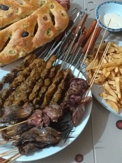 صورة لوصفة بروشات اللحم والقلب والبطاطا مقلية 🥔🥔