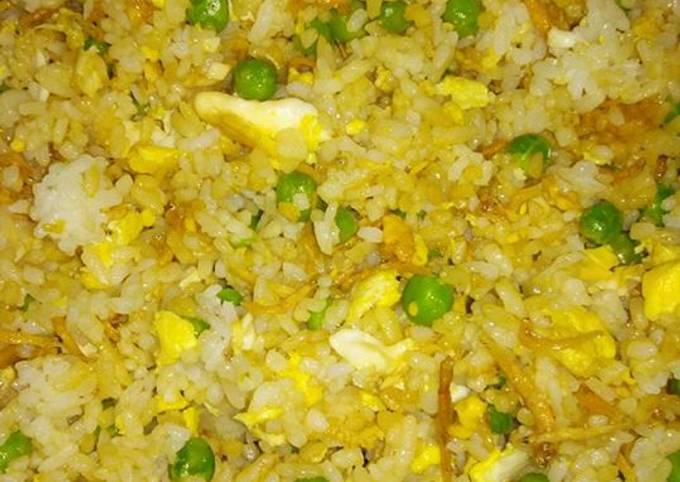 Recipe of Favorite Nasi Goreng Teri (Anchovy Fried Rice)