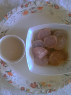A picture of Arrow root (Nduma) and tea.