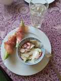 Rettichsalat und Melone mit Serranoschinken