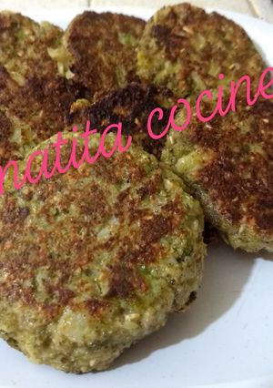 Una foto de Tortitas de brócoli con avena