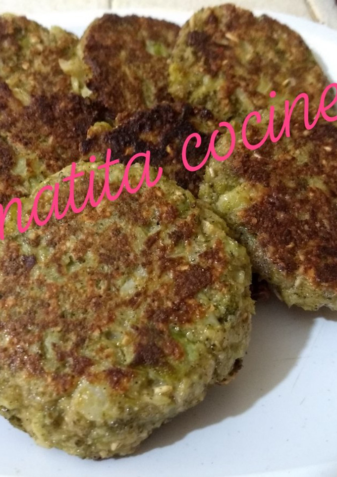 Una foto de Tortitas de brócoli con avena