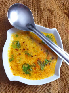 मसालेदार दही आलू करी (Masaledar dahi aloo curry recipe in Hindi) रेसिपी मुख्य फोटो