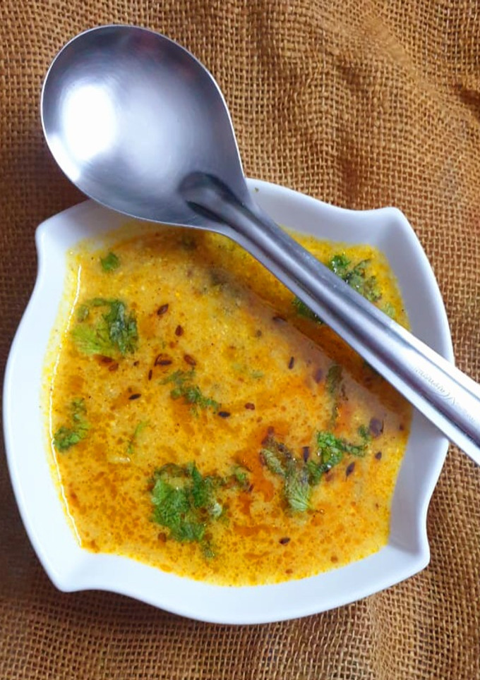 मसालेदार दही आलू करी (Masaledar dahi aloo curry recipe in Hindi) रेसिपी मुख्य फोटो