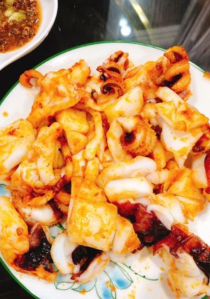 Hình của món Mực nướng sa tế.