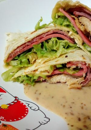 รูปของ 🌯🌯 โรล แฮม & ไก่สลัดงา (Wrap's Ham& Chicken)