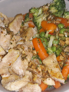 Una foto de Wok de verduritas con pollo y arroz