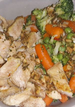 Foto principal de Wok de verduritas con pollo y arroz