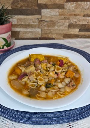Una foto de Sopa con caldo de puchero