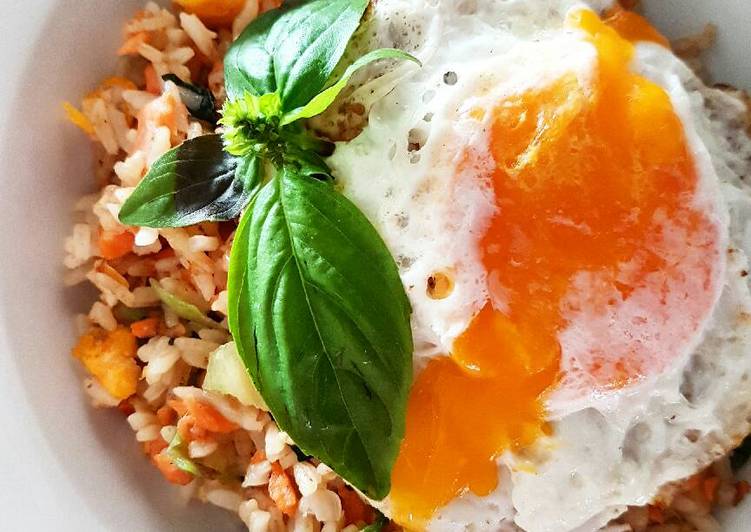 Nasi Goreng Salmon Basil