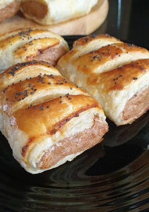 A picture of Mini sausage rolls.
