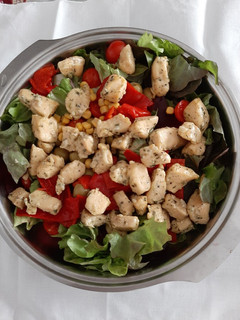 Una foto de Ensalada de pollo
