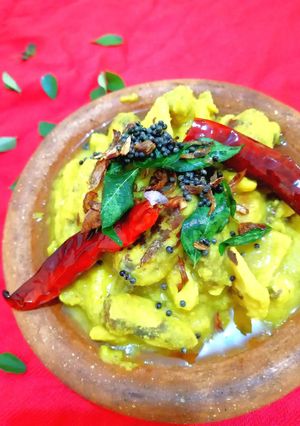 A picture of Jackfruit Seed and RawMango gravy.