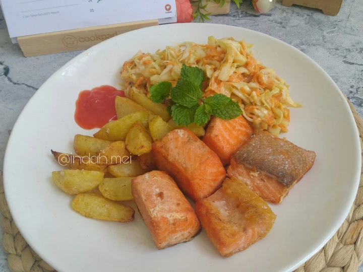 Cara Simple Membuat Resep  Pan Seared Salmon with Sesame Simple Salad yang Lezat, Lezat Sekali