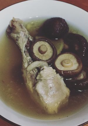 電鍋-香菇雞🐔湯 的食譜成品照片