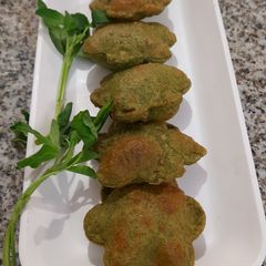 A picture of Methi Puri.