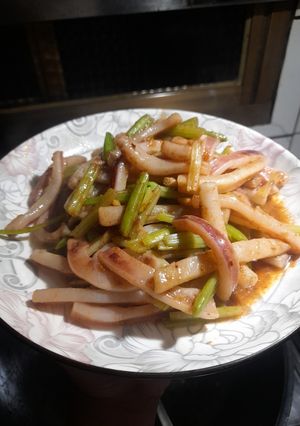沙茶芹菜炒魷魚 的食譜成品照片