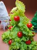🎄 Edible Christmas Tree with Lettuce — No-Cook Holiday Appetizer
