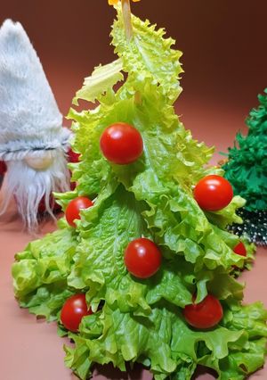 A picture of 🎄 Edible Christmas Tree with Lettuce — No-Cook Holiday Appetizer.