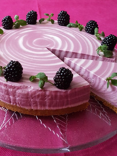 Foto di Cheesecake zebrata alle more