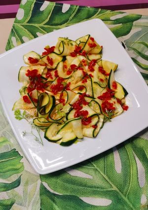 Zucchinischleifen - mit Koriander als Salat Rezepthauptbild