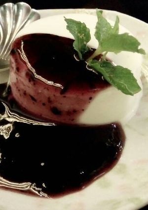 Hình của món Blueberry Panna Cotta.