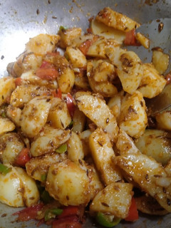 चटपटे आलू(chatpate aloo recipe in hindi) रेसिपी मुख्य फोटो
