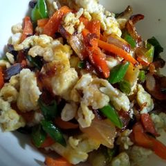A picture of Egg and mix veg stir fry.