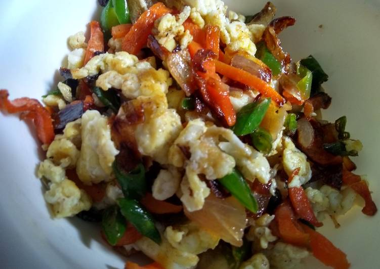 Steps to Make Homemade Egg and mix veg stir fry