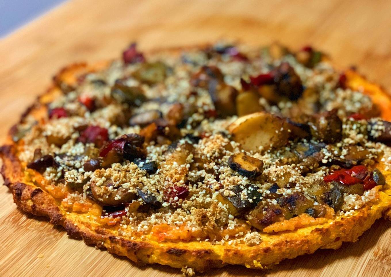 Pizza vegana con masa de boniato y zanahoria🥕