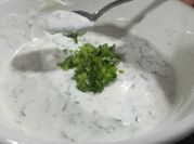 Una foto de salsa ajo kebab