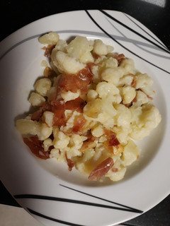 Una foto de Coliflor salteada con ajo y jamón