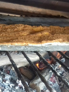 Una foto de Pizza de sardina ala parrilla
