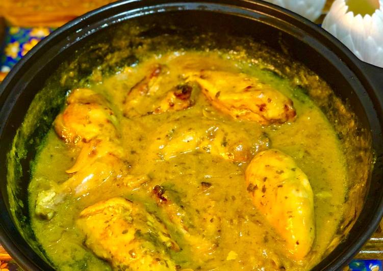Chicken in coconut and turmeric sauce