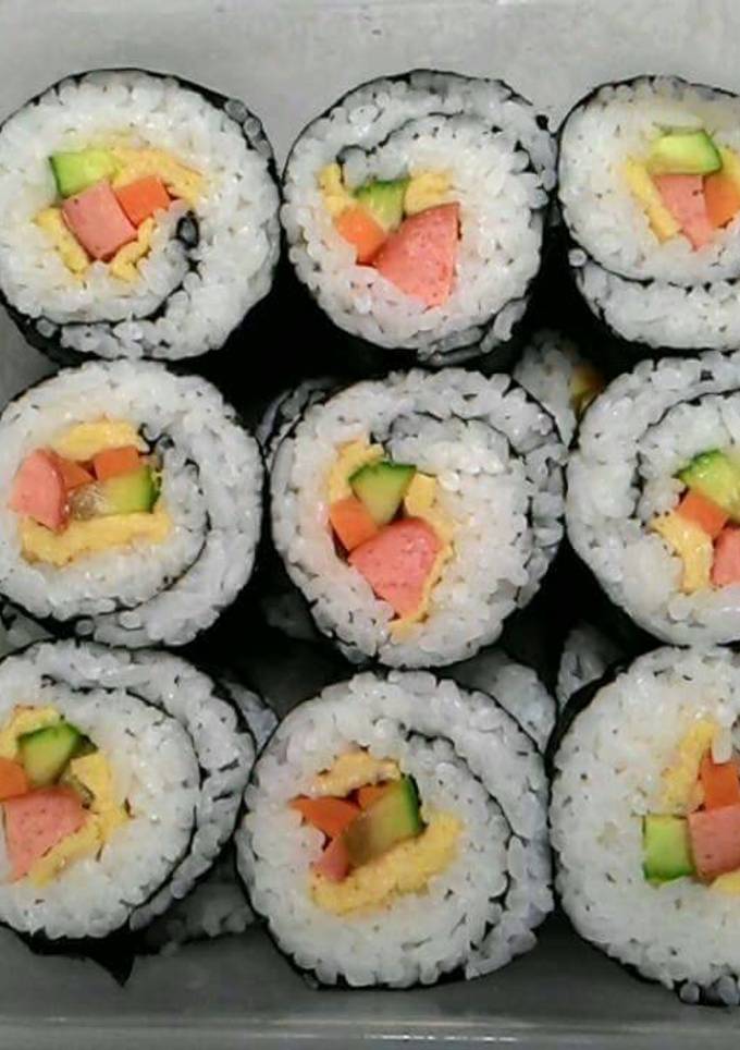 Hình của món Cơm cuộn (Kimbap).