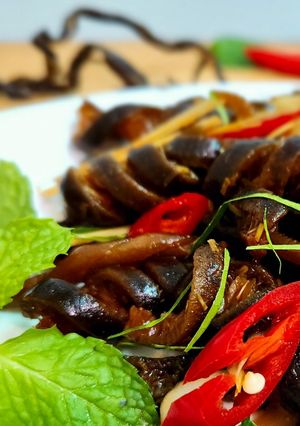 Hình của món 🌱 Tảo Xoắn Chile Xào Sả Ớt Lá Chanh (Vegan).